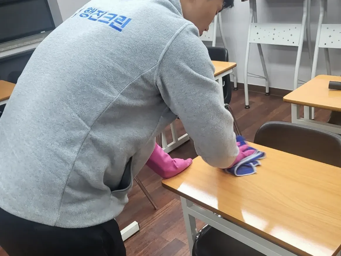도봉구 방학2동 유치원 책걸상 교실 위생청소 사례 - 행진크린