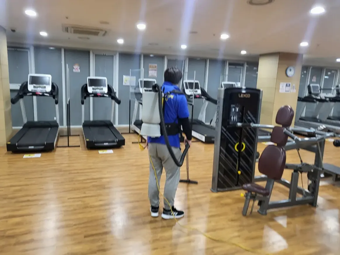 종로구 경운동 헬스장 샤워실 장비 주변 정밀 위생청소 사례 - 행진크린