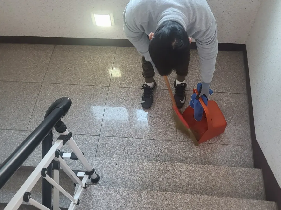 광진구 군자동 오피스 기계실 장비 주변 정밀 위생청소 사례 - 행진크린