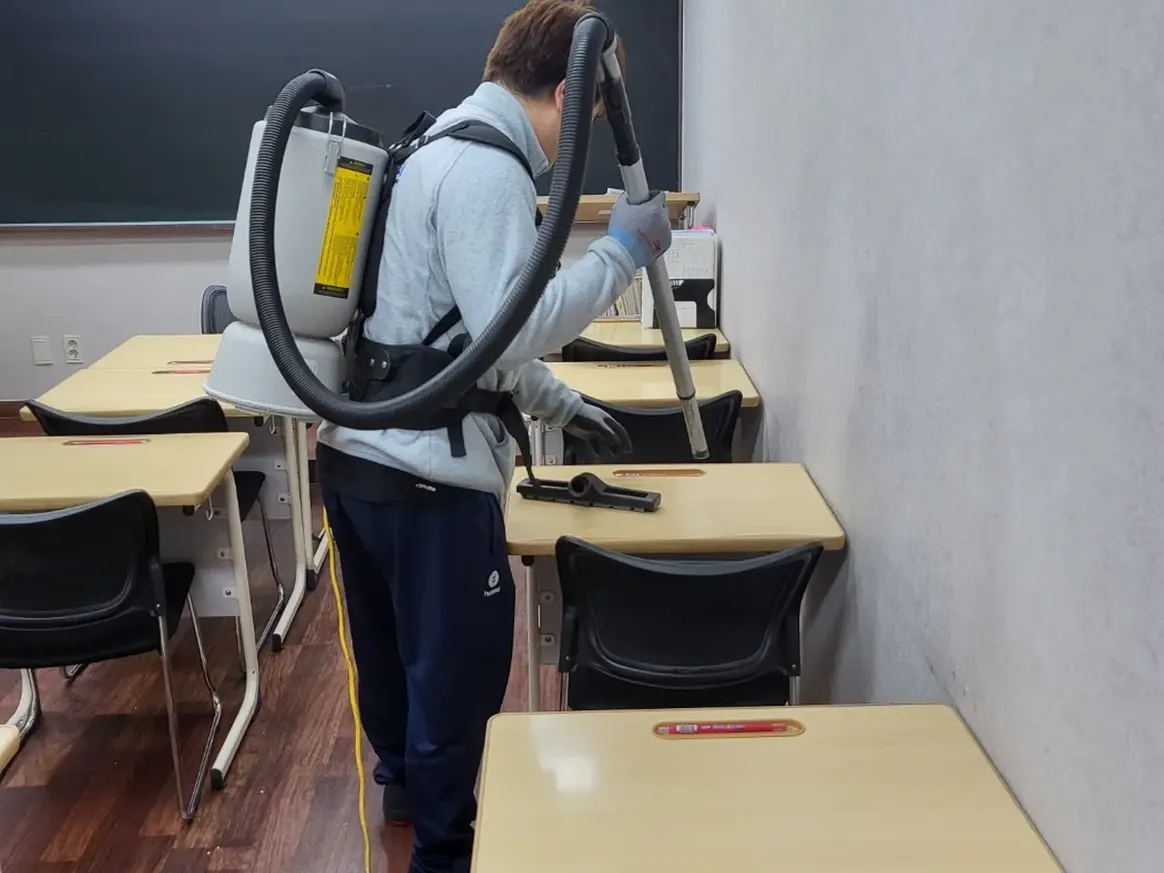 도봉구 도봉1동 학교 현관·중앙홀 바닥 위생청소 사례 - 행진크린