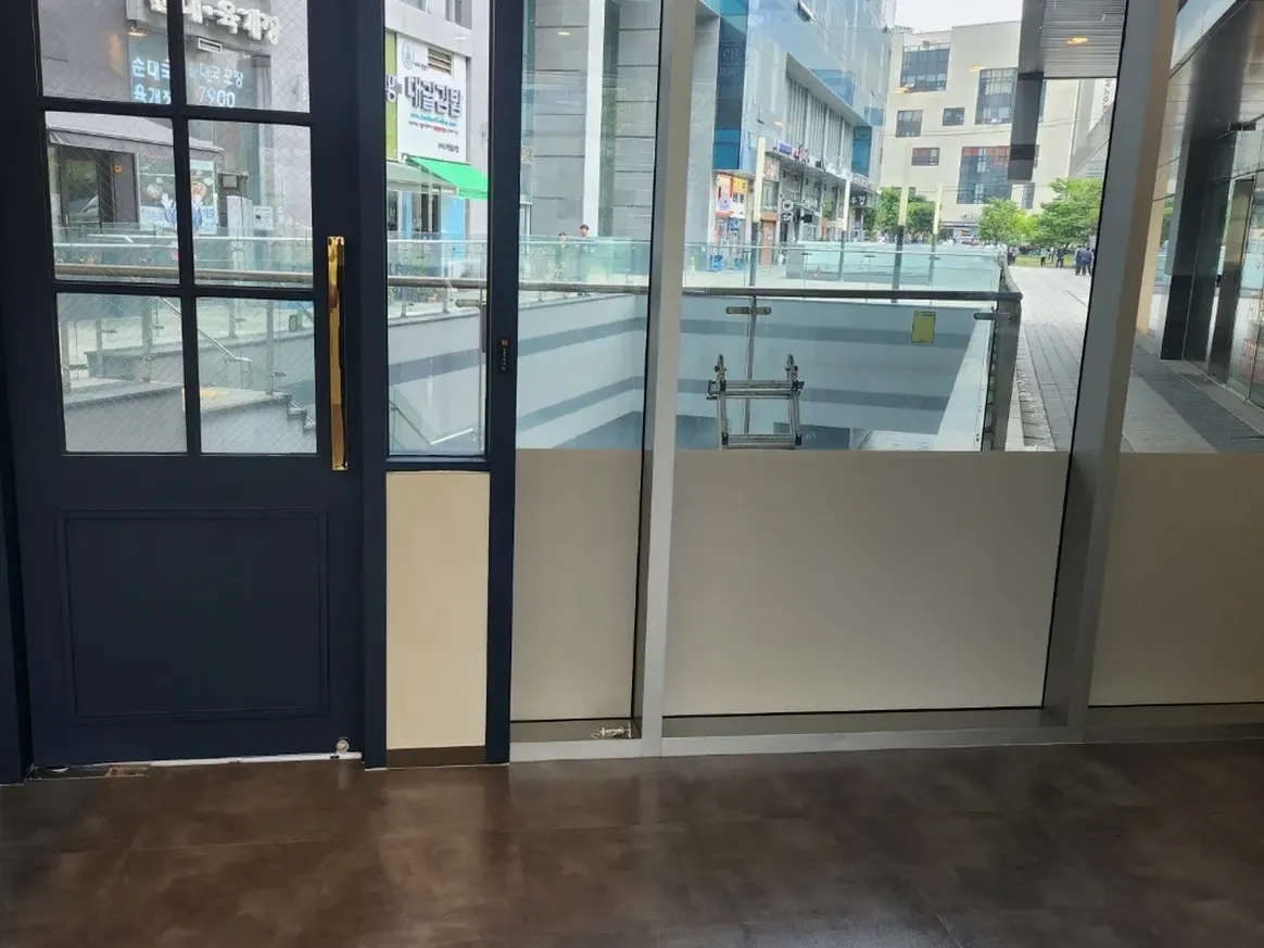 종로구 공평동 현장 출입문·프레임 바닥 위생청소 사례 - 행진크린